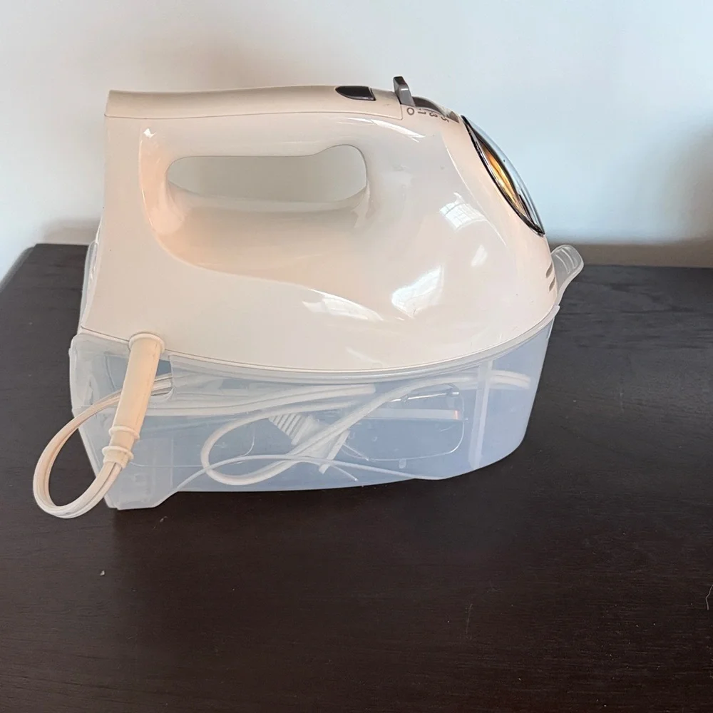 Like New Hamilton Beach 6-Speed Hand Mixer Snap-On Storage Case
